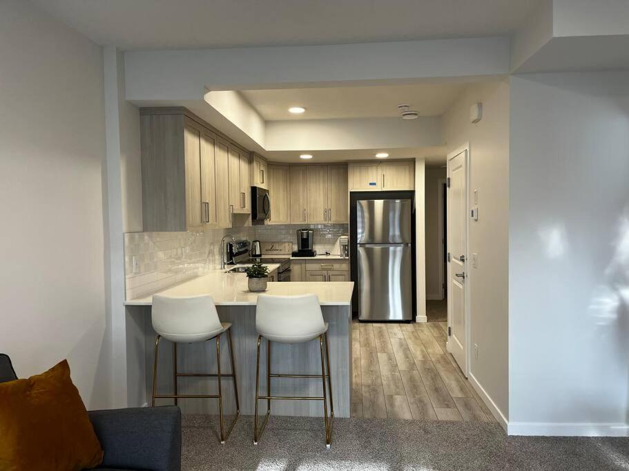Brand New - Home Away From Home In Nw YYC Exterior foto